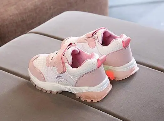 990.3