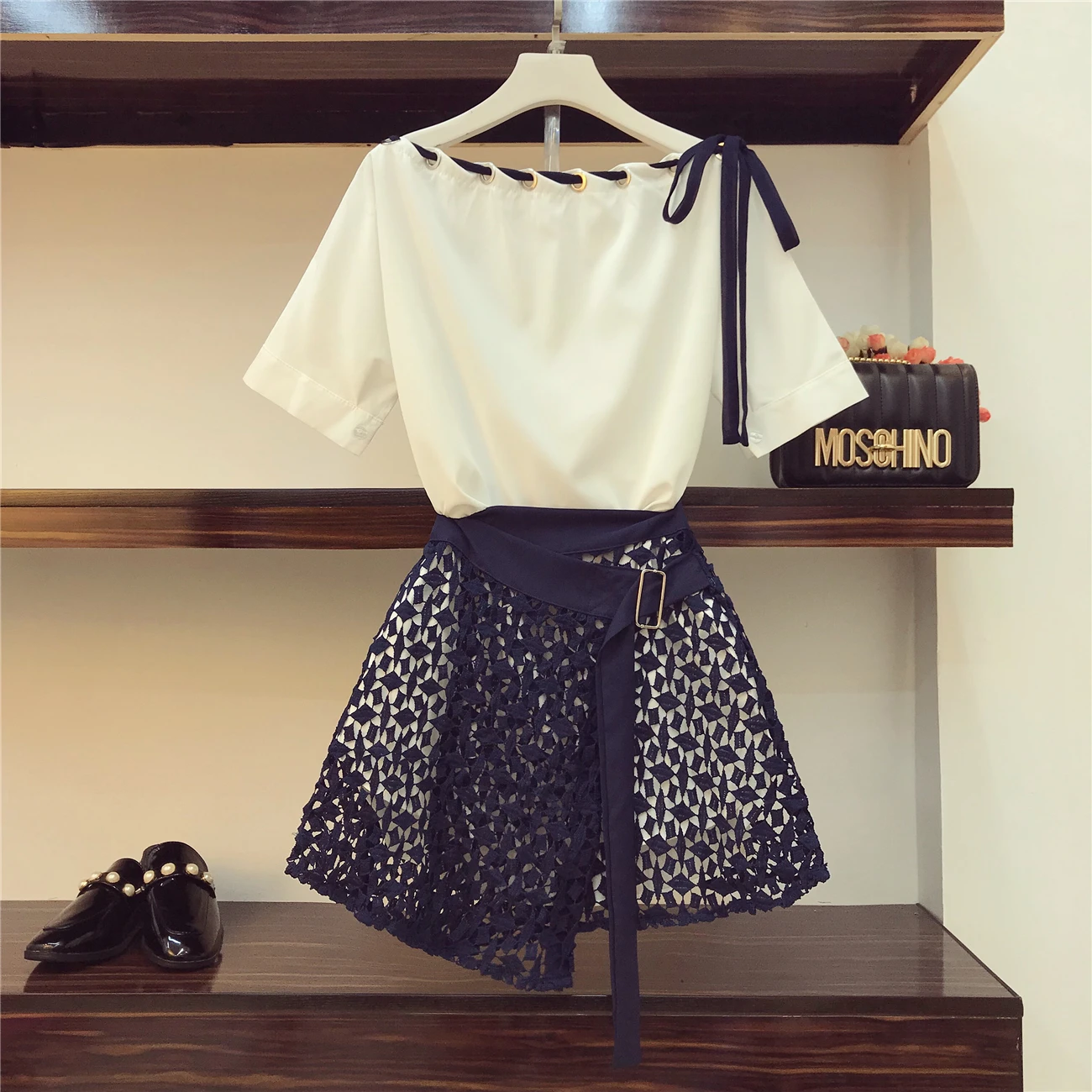 

2018 New Summer Fashion Women's Sets Elegant Slash Neck Medium-long Short Sleeve Tops + Hollow Out Lace Skirts Female Suits
