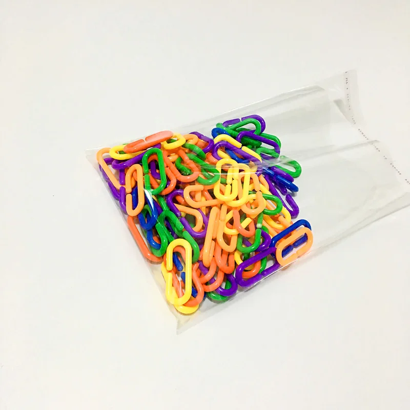 

Hot 100 Pcs Bird Cage Toy Plastic C Clips Hooks DIY Chain Links for Parrots Cockatoo Conure Parakeet MDD88