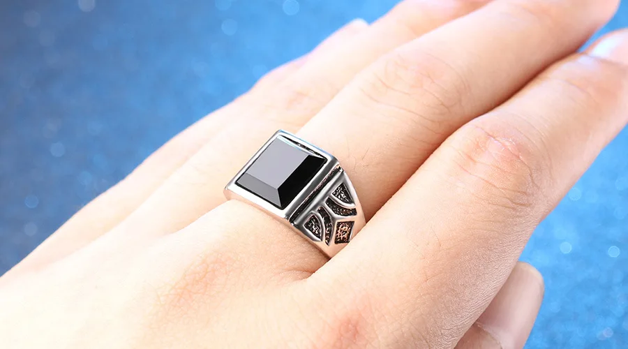 

Vintage Dubai Fashion Silver/Gold Color Ring Men Wedding Party Accessories Punk Black Stone Ring Jewelry Wholesale Size 7-10