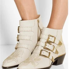 Европейские демисезонные кожаные ботильоны с острым носком на толстом каблуке с заклепками и пряжкой женские мотоциклетные ботинки