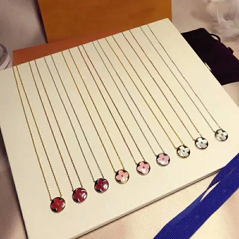 

Hot selling New pure 925 pure silver natural shell four-leaf clover necklace pendant pure silver jewelry for women Top quality