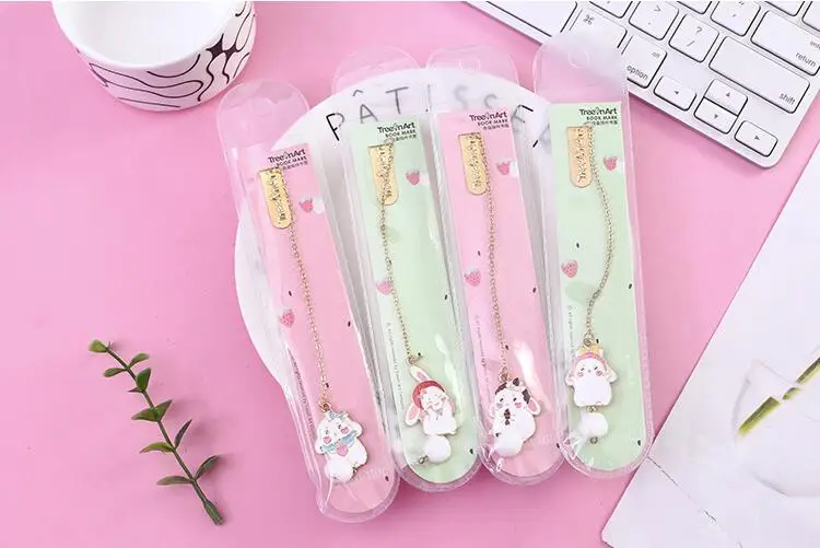 1pc Strawberry Rabbit Metal Bookmark Creative Alloy Pendant Pendant Bookmark Escolar Cute Office School Supplies Kawaii Bookmark