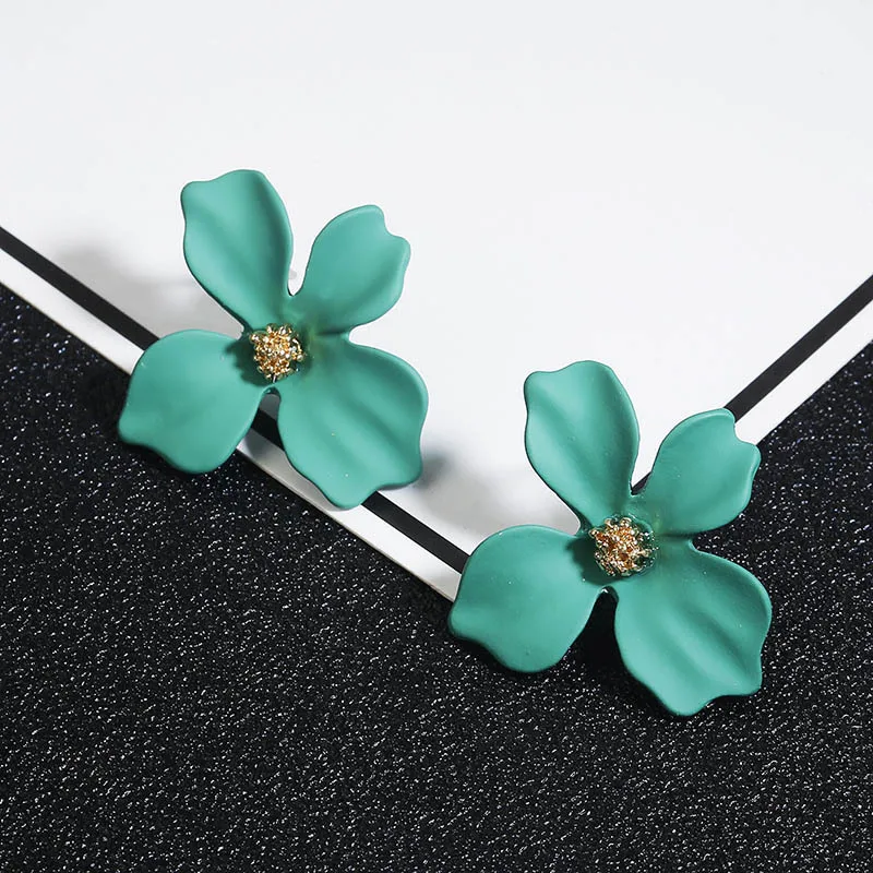 Корейские милые маленькие серьги-гвоздики с цветком для женщин, свежие и милые Эффектные серьги для девочек, модные ювелирные изделия
