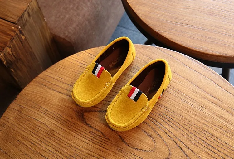 J топленое масло модная мягкая обувь для мальчиков Дети Лоферы без шнуровки на Детская Повседневное кроссовки для средних мальчиков 4 цвета