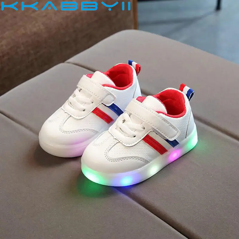 الأطفال الأحذية مع ضوء chaussure led الشقي 2018 جديد للأطفال أحذية رياضية تنفس الأولاد أدى رياضية للفتيات