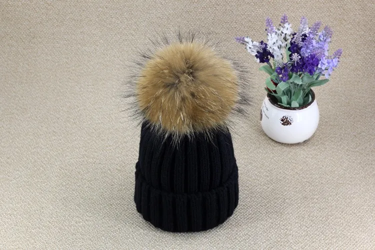 

Wholesale Women Autumn Winter Hat Female Hat Elasticity with Real Raccoon Fur Pom Pom Fox Hats Fashion Hat Black Beanie