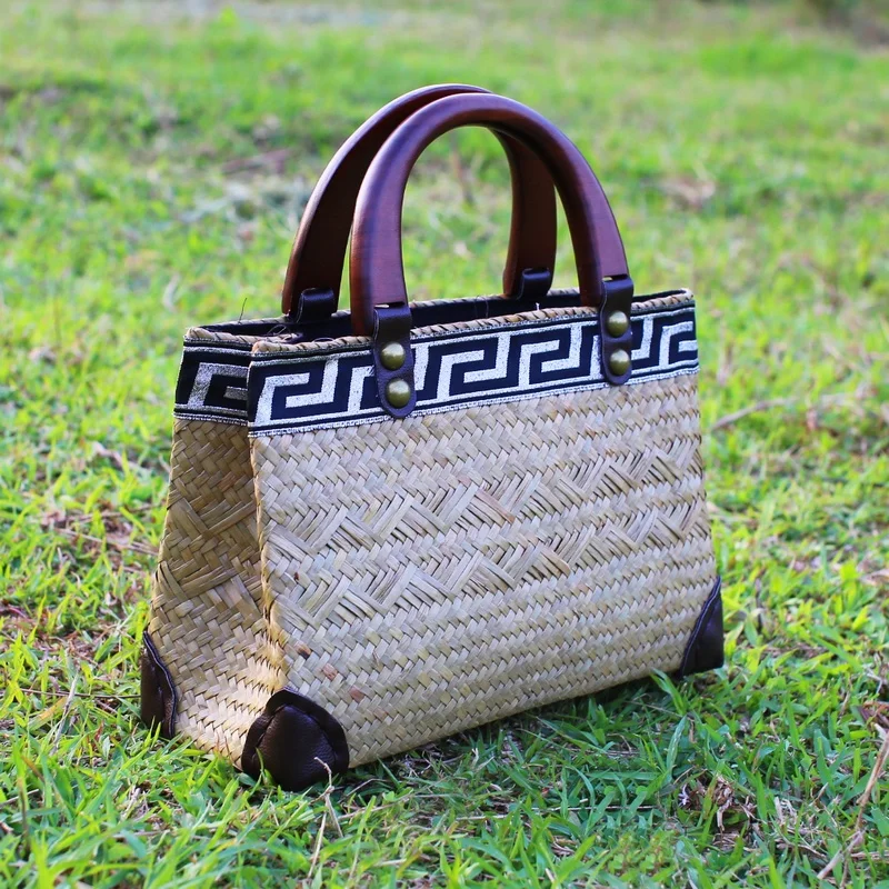 

Thai version of seaweed bag original Chinese handmade handmade handbags retro wooden handle hand bag holiday bag package