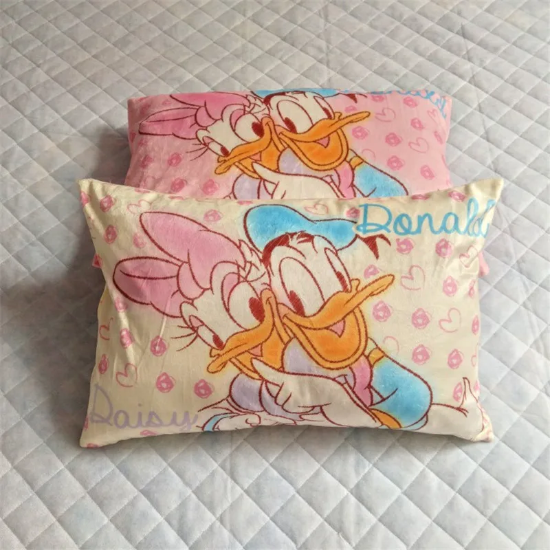 

43x63cm Disney Duck pillowcase cover Home Textile children baby girl Couple Pillow Cover Decorative Pillows Case Living Room