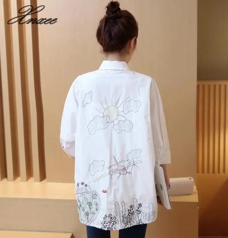 جديد الربيع و الصيف المرأة فضفاض قميص أبيض مطرز طويل بلوزة الكرتون الكتابة على الجدران الأزياء