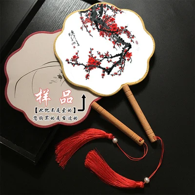 1 шт. чистый шелк круглый вентилятор танцы представление дворца стиль с длинной ручкой китайский веер Винтажный Классический ручной вентилятор - Цвет: red plum blossom