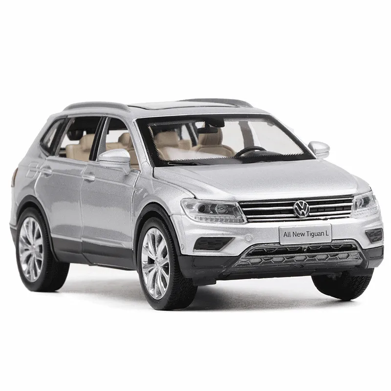 Goede Hoge kwaliteit 132 Nieuwe Tiguan L legering model, simulatie van spuitgieten geluid en licht trek model ornamenten, gratis verzending