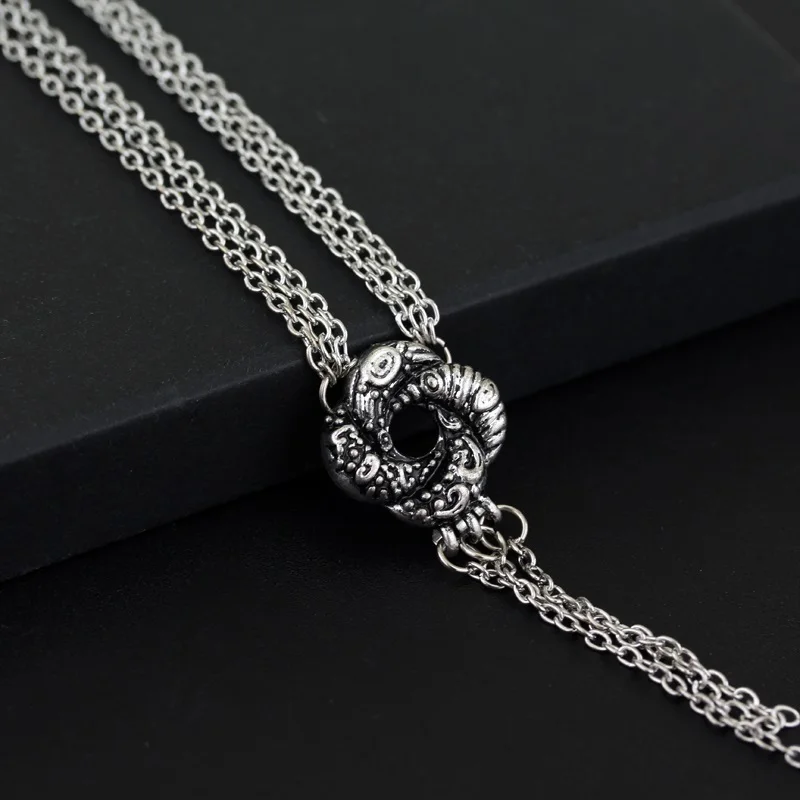 

Movie 007 Algerian Loveknot Necklace Vesper Lynd Casino Royale Bond Girl Love Knot Necklace Vintage Silver Plated Women Jewelry