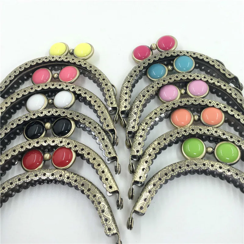 

10 Colors Metal Frame Arch Flower Pattern Kiss Clasp Clutch Bag Ruffled Fashion Mini Purse Candy Bag Accessories 8.5cm 10Pcs