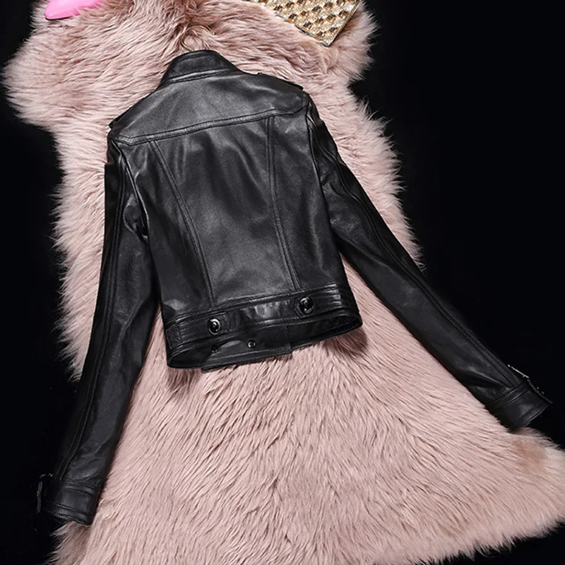 Весенняя кожаная куртка из натуральной кожи, женская черная короткая мотоциклетная одежда из овчины, Женская Корейская тонкая Дизайнерская куртка с пуговицами