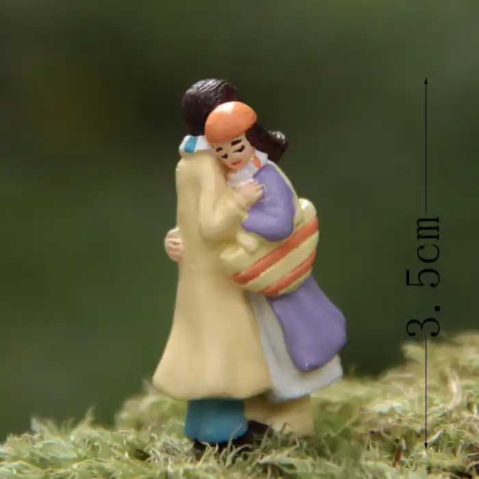 Figura de ação casal abraçando mão para fazer diy selvagem 3.6cm micro paisagem decoração ornamento boneca presentes pvc modelo anime