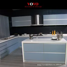 Китай сделал высокий лакированный кухонный шкаф для квартиры