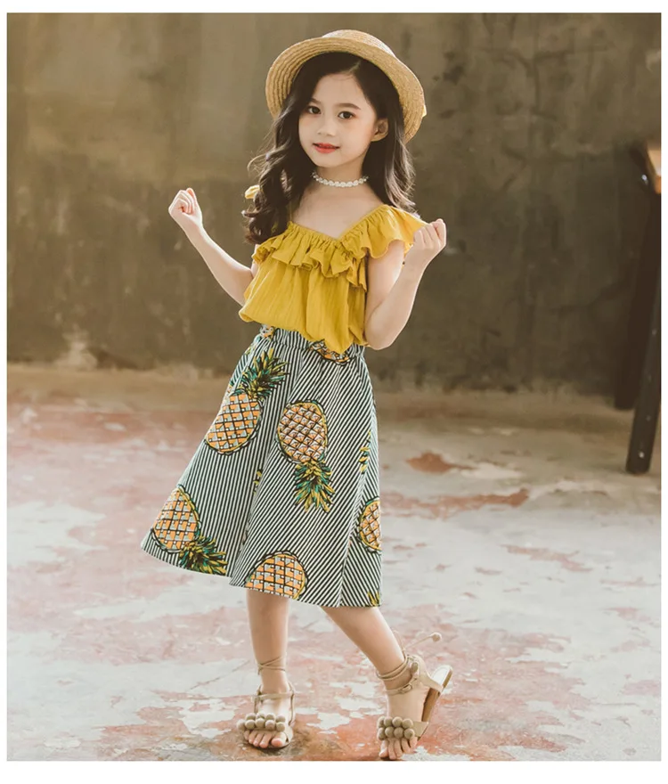 

Korean version of sweet girl sleeve-flying suspenders with western style can match pineapple skirt with two pieces