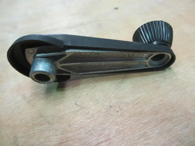 

China Shacman Oron Truck Spare Parts cabin parts window lifter handle 116100340069