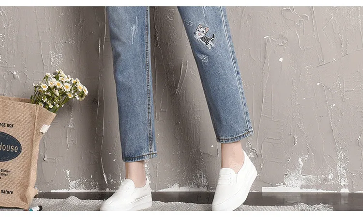 2050 демисезонный корейская мода вышивка Эластичный Высокая талия Винтаж рваные джинсы для женщин поцарапанные прямые джинсы плюс размеры
