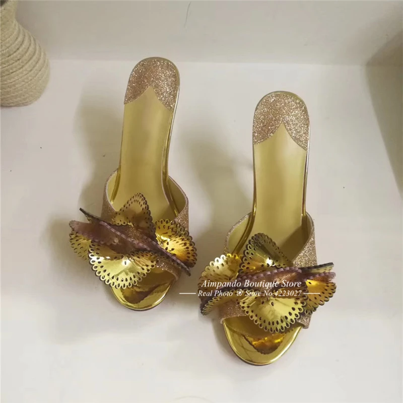 Резные Тапочки ручной работы с цветами; Новинка года; модные женские туфли на тонком высоком каблуке с открытым носком и оборками; блестящие женские туфли для подиума с золотым блеском