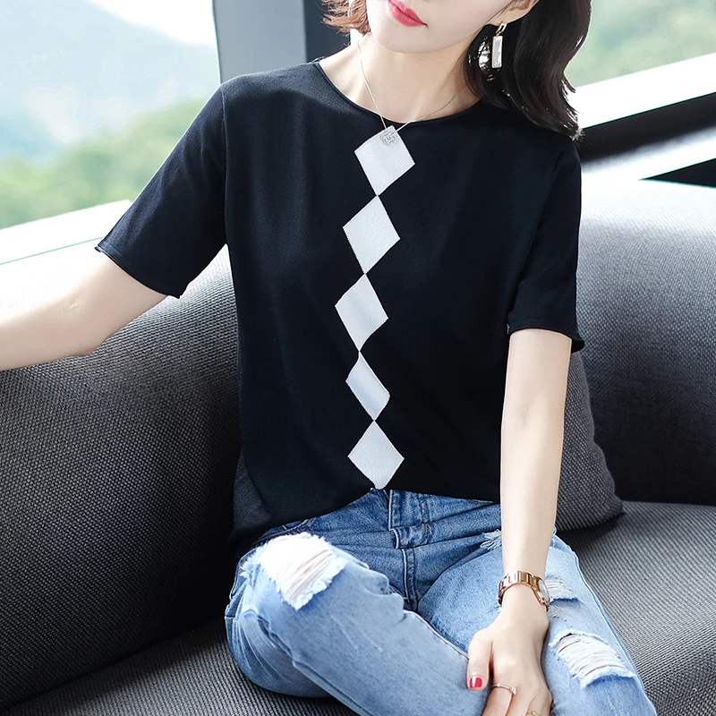 

2019 New Women Shirts Loose Short Sleeve Knitting O-Neck Silk Head Blouse Shirt White Black Large Inventory A628