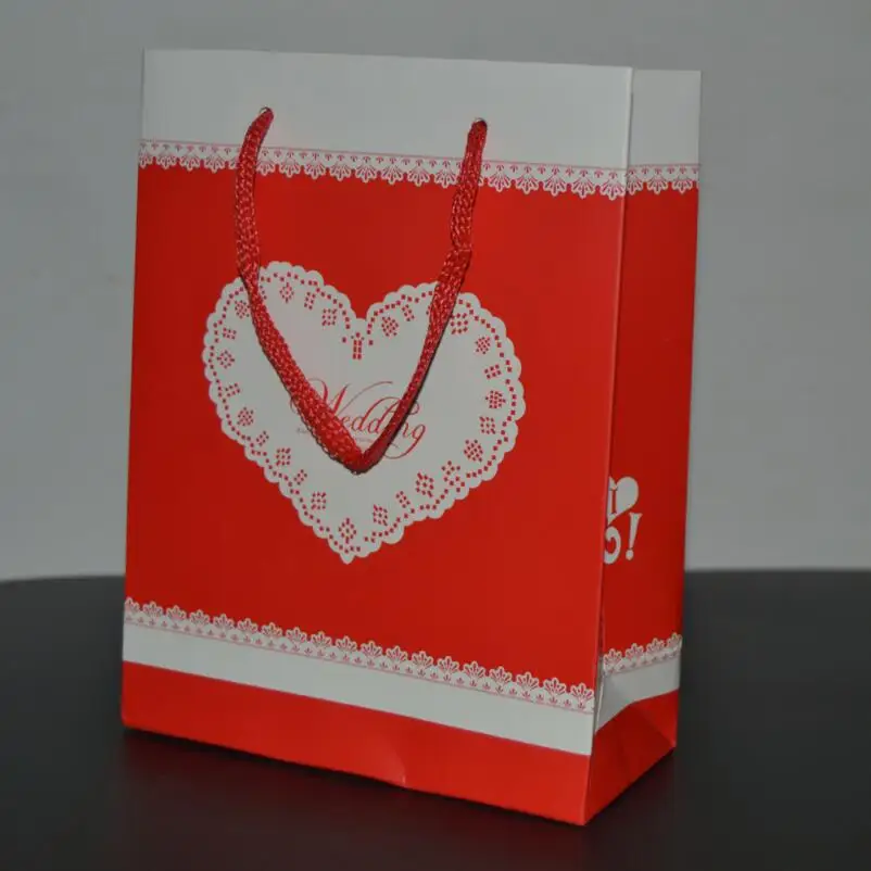 

20Pcs/Lot Wedding Paper Gift Bags with Handles for Guests Red Heart Flower Printing Candy Boxes Party Favors