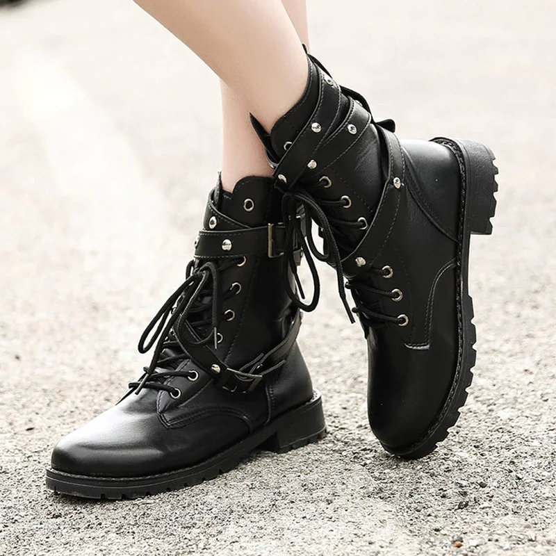 Kopen Vrouwen Hoge Laarzen Gothic Schoenen Zwarte Militaire Laarzen Plus Size Motorlaarzen Gesp Lage Hakken Schoenen Vrouw Lederen Laarzen Vrouwelijke
