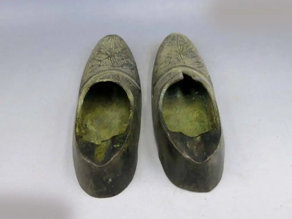 

DS China bronze copper carved fine flower Leather shoes pair Sculpture Statues