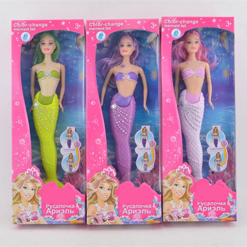 sirena que cambia de color en el agua