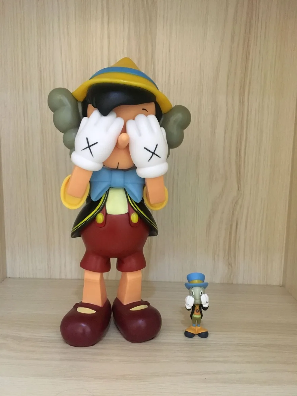 

10,18inch standing Pinocchio medicom toy kaws real picture with Original box High Quality Original Resin Action