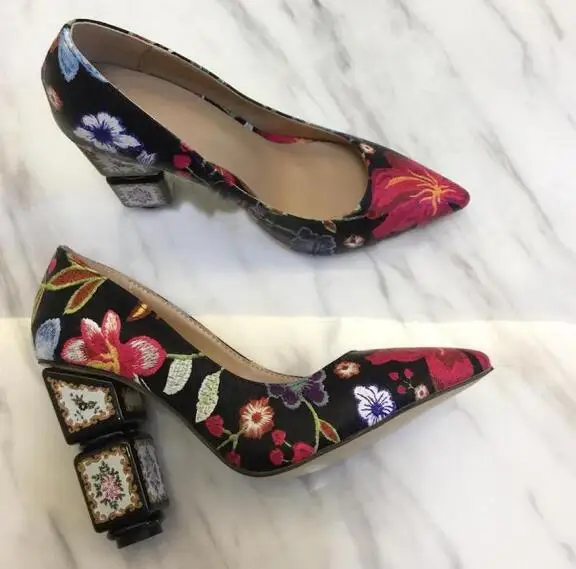 Knsvvli/модные женские туфли-лодочки с вышитыми цветами; элегантные женские модельные вечерние туфли с острым носком на необычном каблуке; Каблук 10 см - Цвет: purple