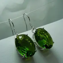 Entrega gratuita a vender como pan caliente tallado ahueca hacia fuera el huevo peridot pendiente de plata 925