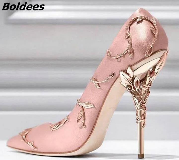 Новое поступление; Потрясающие розовые шелковые туфли на высоком каблуке-шпильке с металлическим украшением; женские туфли-лодочки на тонком каблуке с острым носком; Лидер продаж