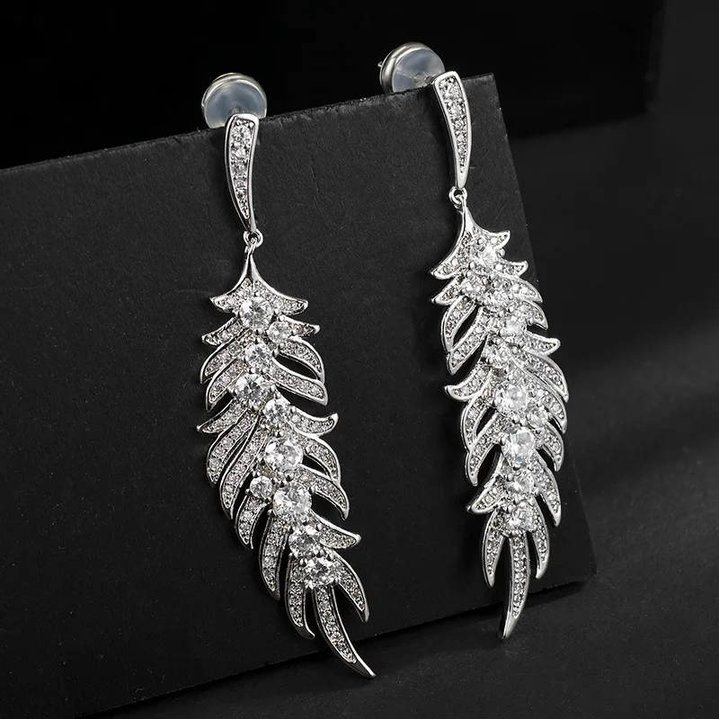 

Europe and the United States new exquisite zircon leaf earrings personalized temperament long fashion earrings