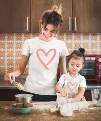 Семейные одинаковые футболки с сердечками для мамы и ребенка, летняя Одинаковая одежда для семьи, одежда для мамы и сына, короткий рукав