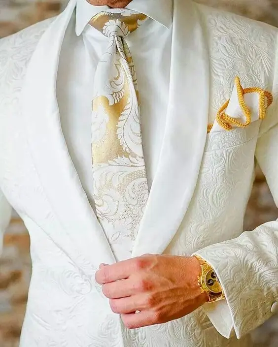 

New Fashion One Button White Paisley Groom Tuxedos Shawl Lapel Groomsmen Mens Suits Blazers (Jacket+Pants+Tie) W:785