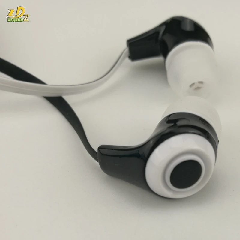Хороший In-Ear плоский тонкий кабель наушники с микрофоном микрофона мягкий материал для телефона для туристического туризма одноразовые оптом 500 шт