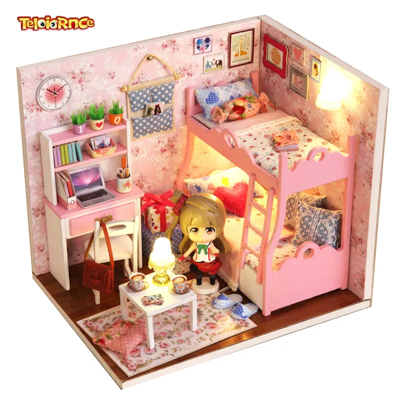 Мультфильм милый кукольный дом мебель diy кукольные домики миниатюрный кукольный домик деревянные игрушки ручной работы для детей подарок на день рождения - Цвет: Красный