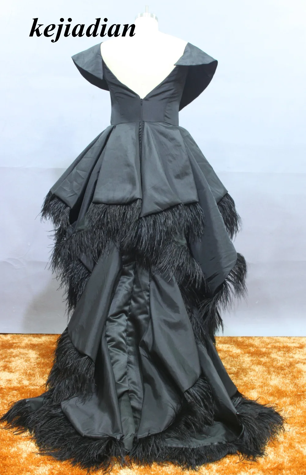 Вечернее платье Vestido De Festa Longo Великолепная 2016 Черный Hi-Lo вечерние платья перья с v-образным вырезом Саудовская Аравия платья для выпускного