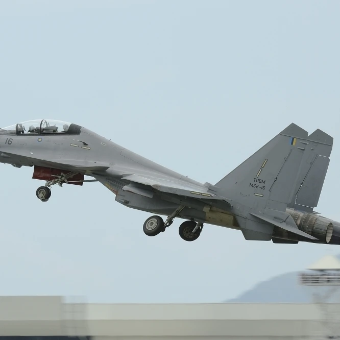 A Sukhoi Su-30MKM of the Royal Malaysian Air Force taking off Poster Print (17 x 11)