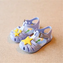 2017 mode étoiles motif à semelle souple respirant chaussures de gelée nouveau arrivent enfants de fille et garçon chaussures 2 couleurs