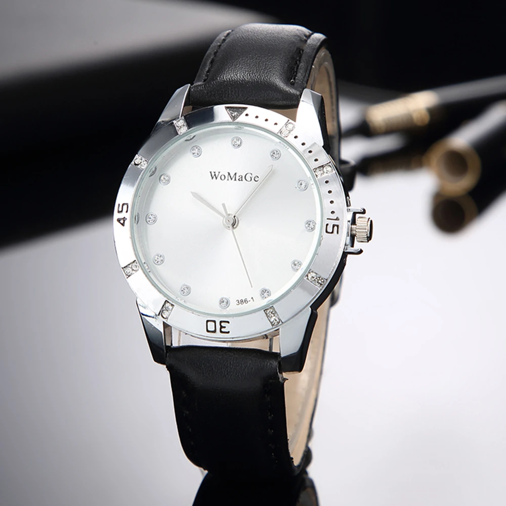 

New Simple Diamond Rhinestone Dial Women Watches Fashion Quartz Clock Stainless Steel Back Lady Watch Leather Strap Wristwatches