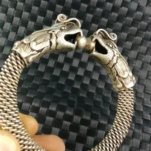 Китай старинный тибетский серебряное гравированное двойной с головой дракона серебряный браслет>