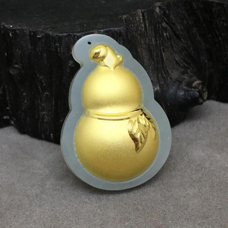 

Yu xin yuan Hetian jade Natural gold inlay Gourd pendant