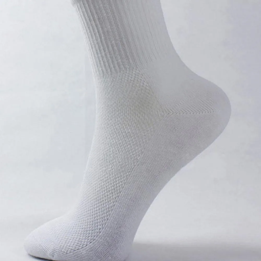 

Hot Sale 1 Pairs 3 Colors Men Cosy Cotton Sport Socks For Football Basketball Ankle Summer Men Socks Comfortable High Quality