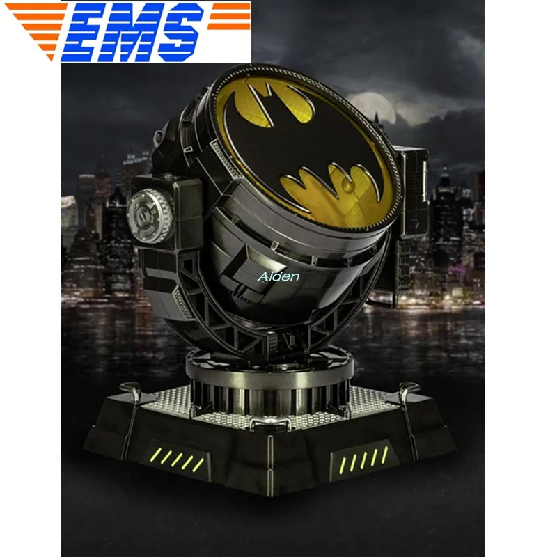 

11"Avengers: Endgame Superhero Batman Spotlight 1/6 Scale With LED Light Creative Art Craft PVC Action Figure Toy BOX 28CM B1681