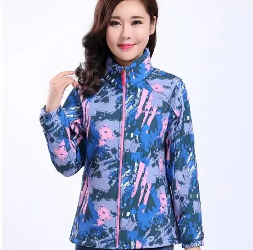 

Autumn and winter Women Hiking Jackets Outdoor Trekking Camping Windproof Thermal Camouflage Softshell Windbreaker Coats