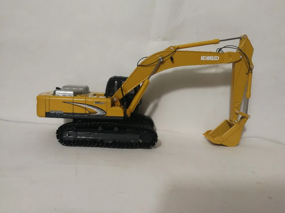 1:50 KOBELCO SK330 экскаватор с желтой игрушкой