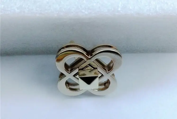 

29x29mm Light gold fashion bag heart lock purse lock, women handbag lock, Bag parts, metal parts, Bag hardware